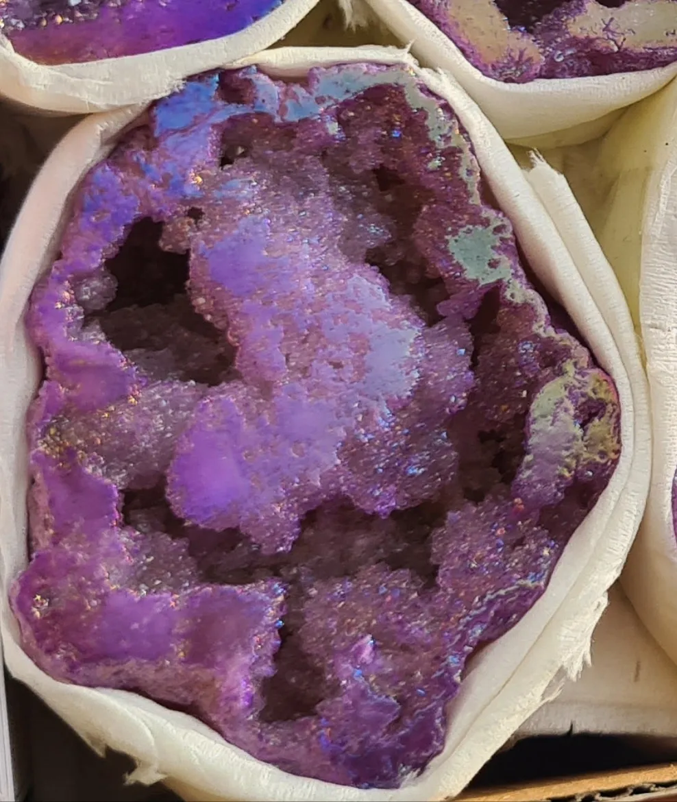 AURA QUARTZ GEODES