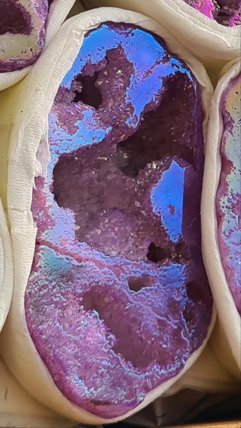 AURA QUARTZ GEODES