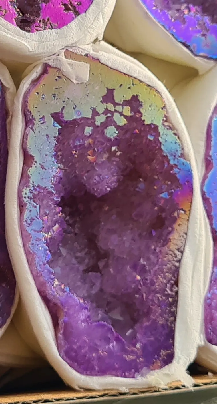 AURA QUARTZ GEODES