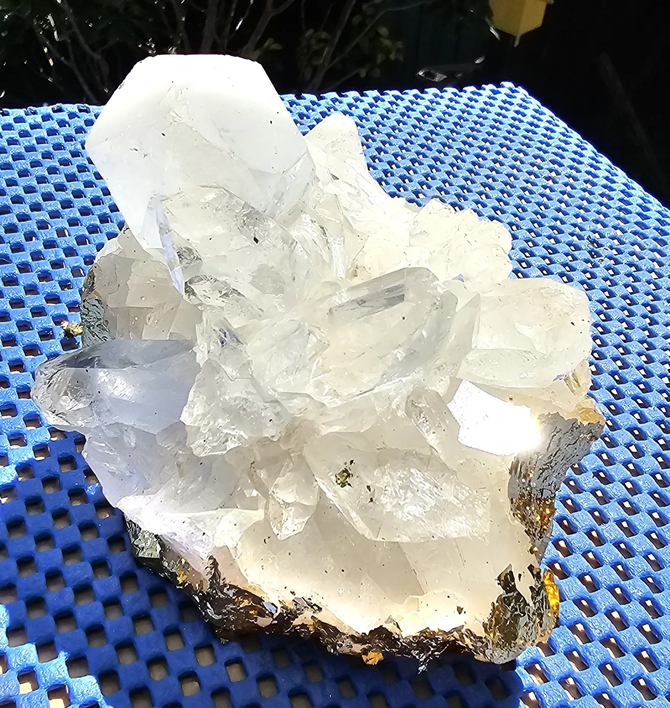 CLEAR QUARTZ CLUSTER WITH GOLD LEAF