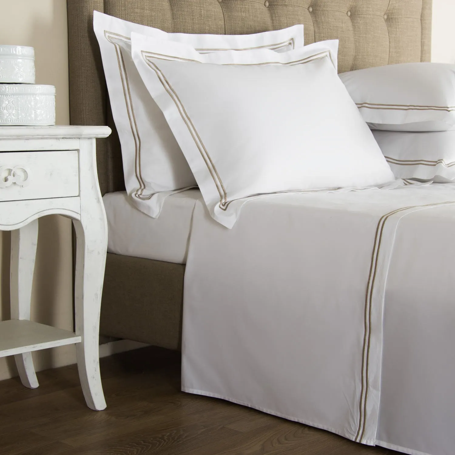 Frette | Hotel Classic Sham Standard - White&Khaki