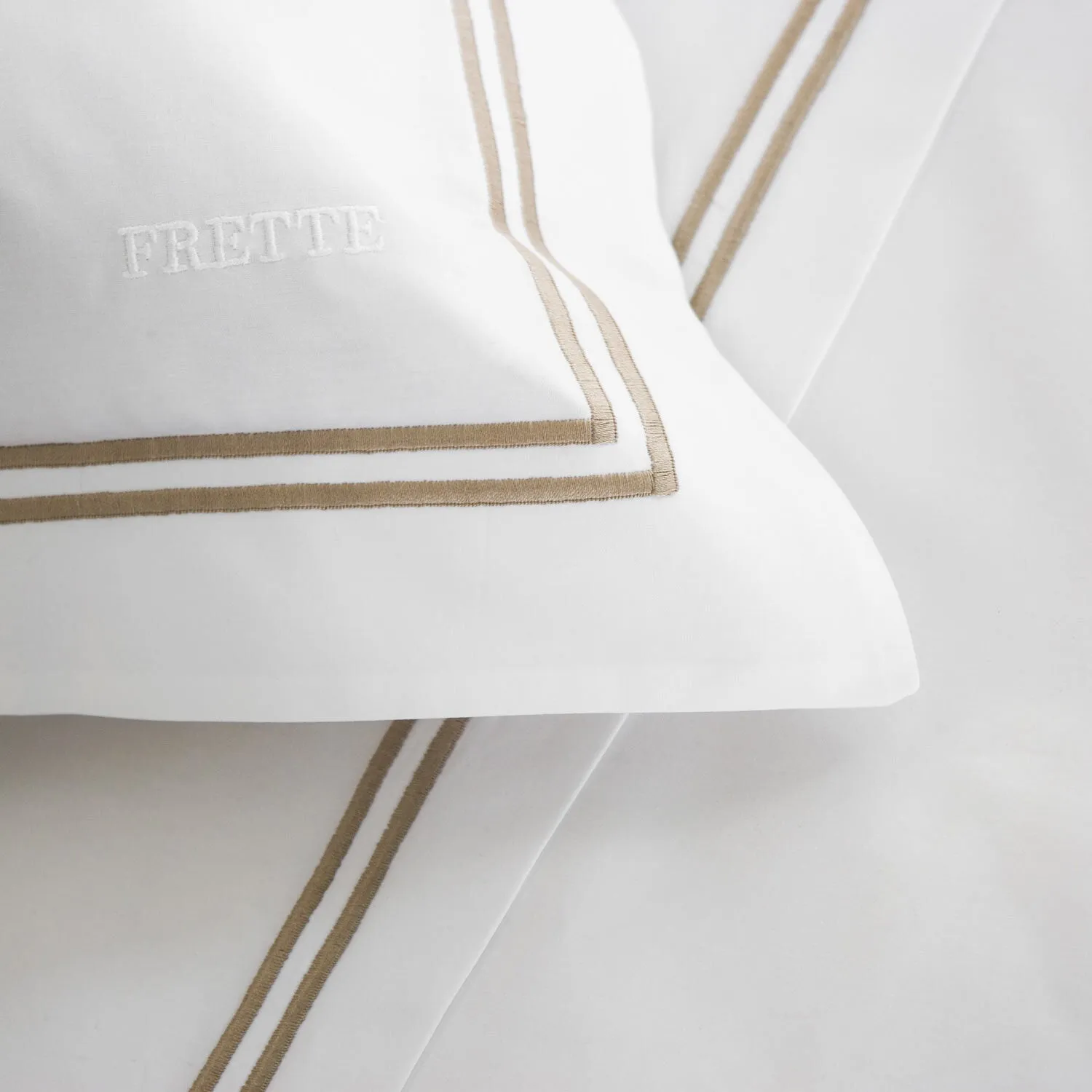 Frette | Hotel Classic Sham Standard - White&Khaki