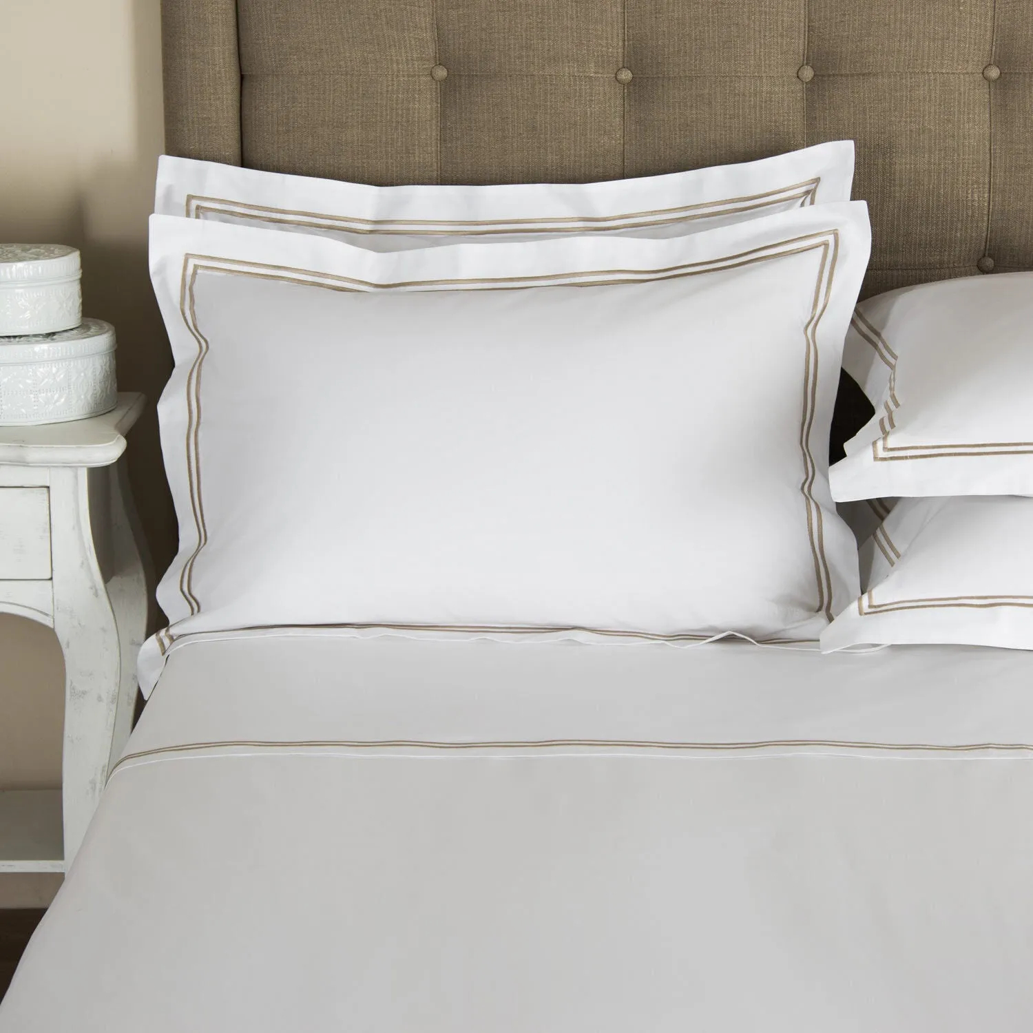 Frette | Hotel Classic Sham Standard - White&Khaki