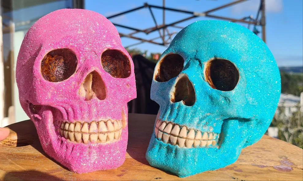 GLITTER SKULLS