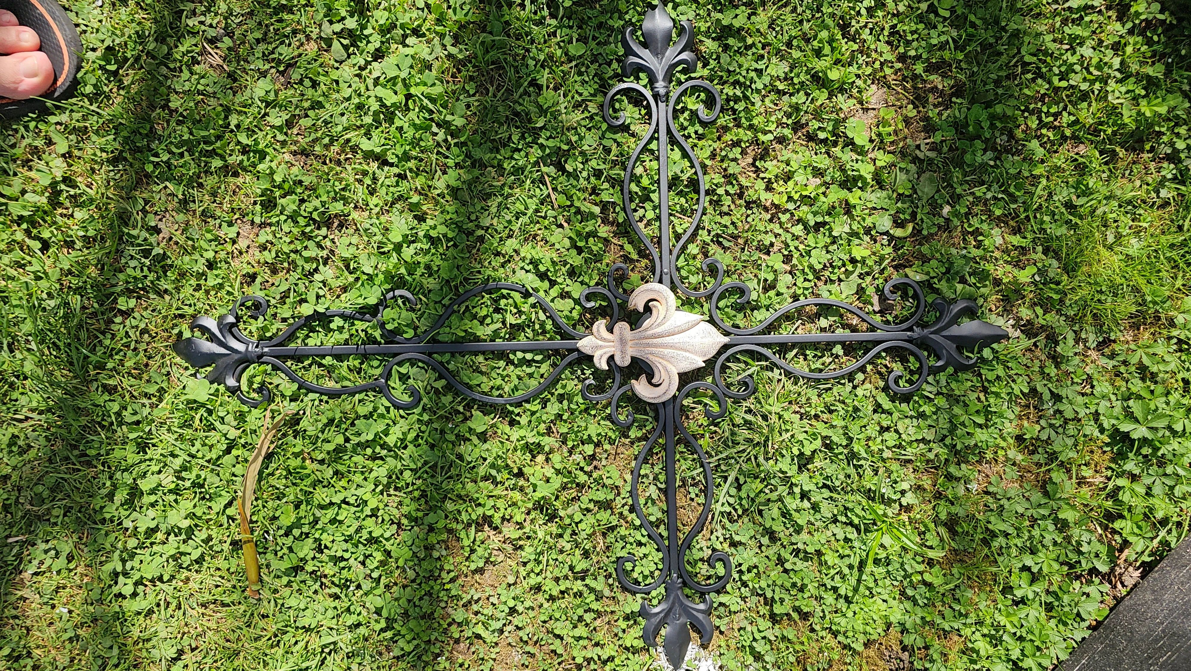 METAL CROSS WALL ART