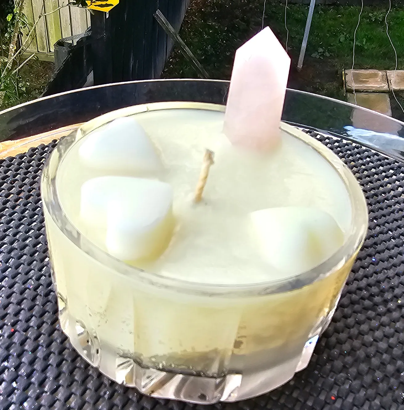 ROSE QUARTZ POINT FRENCH VANILLA CANDLE