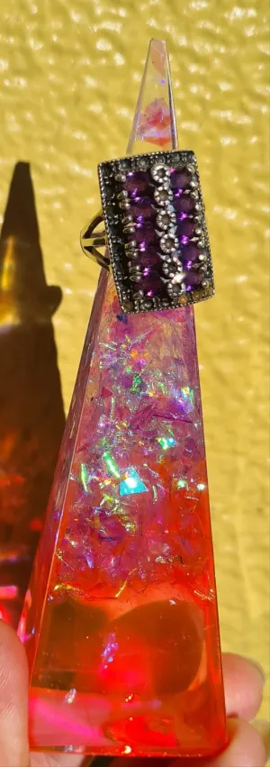 SHIMMERING RING HOLDER
