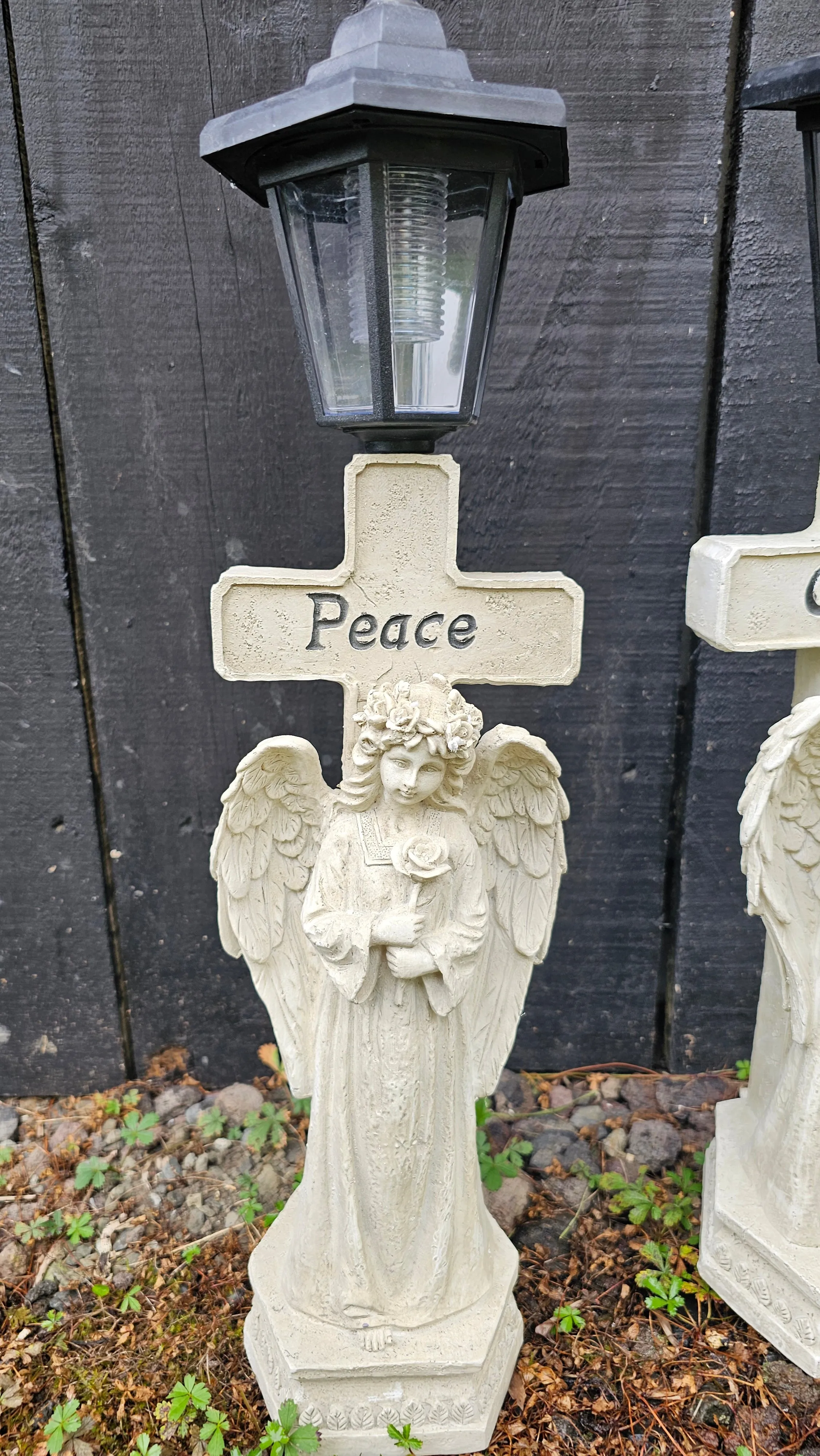 SOLAR POWERED ANGELS WITH LANTERN
