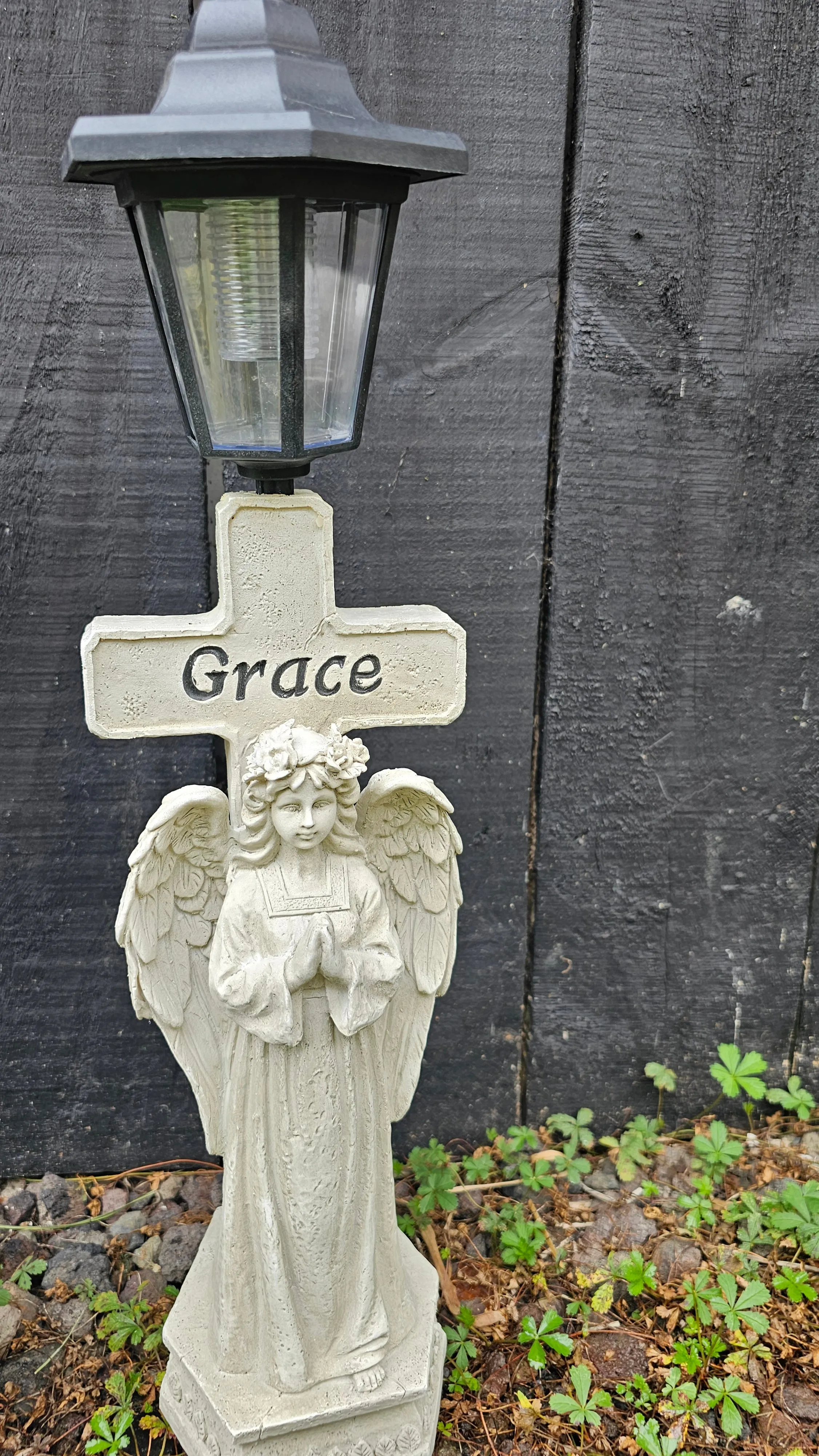 SOLAR POWERED ANGELS WITH LANTERN