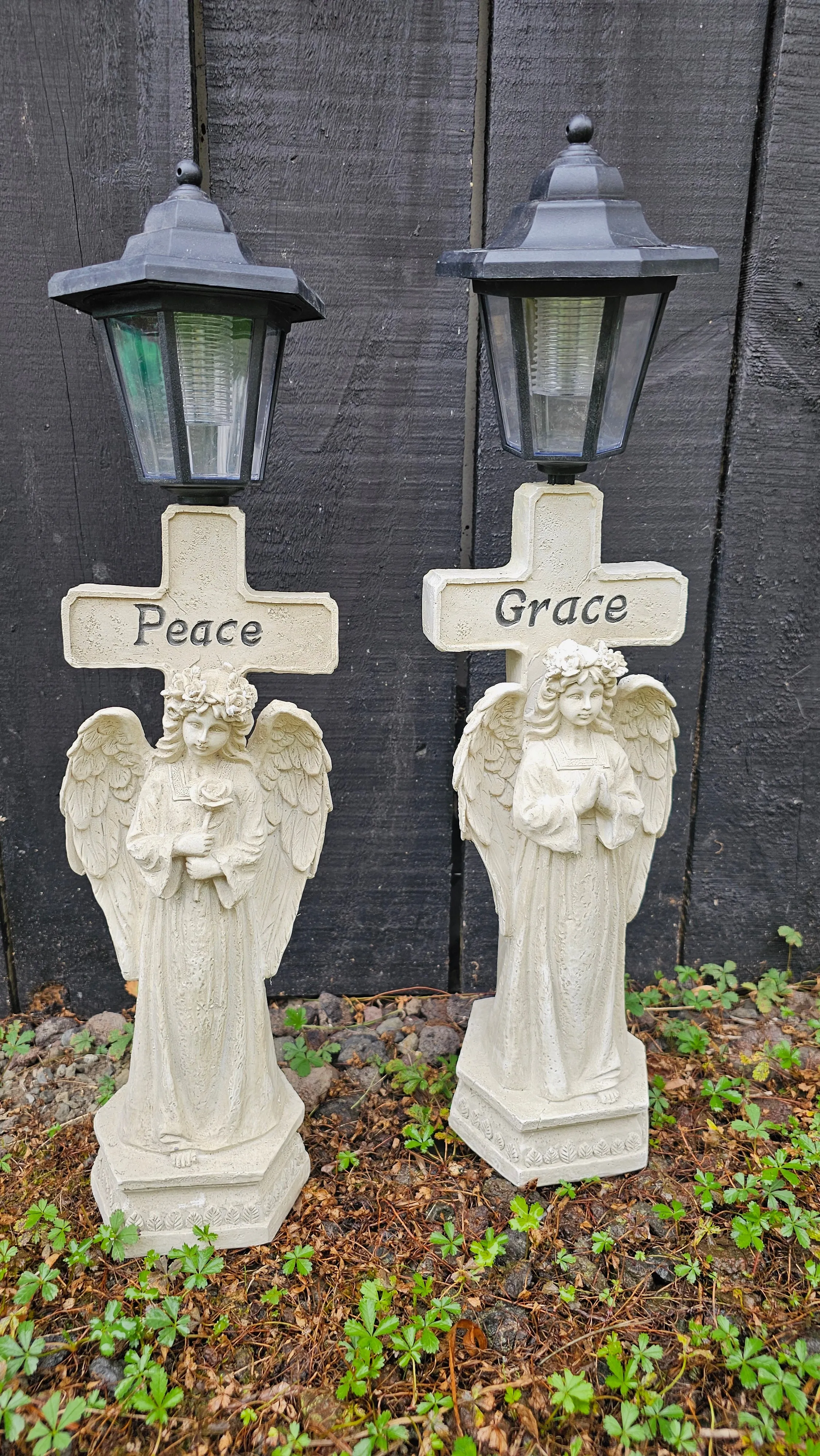 SOLAR POWERED ANGELS WITH LANTERN