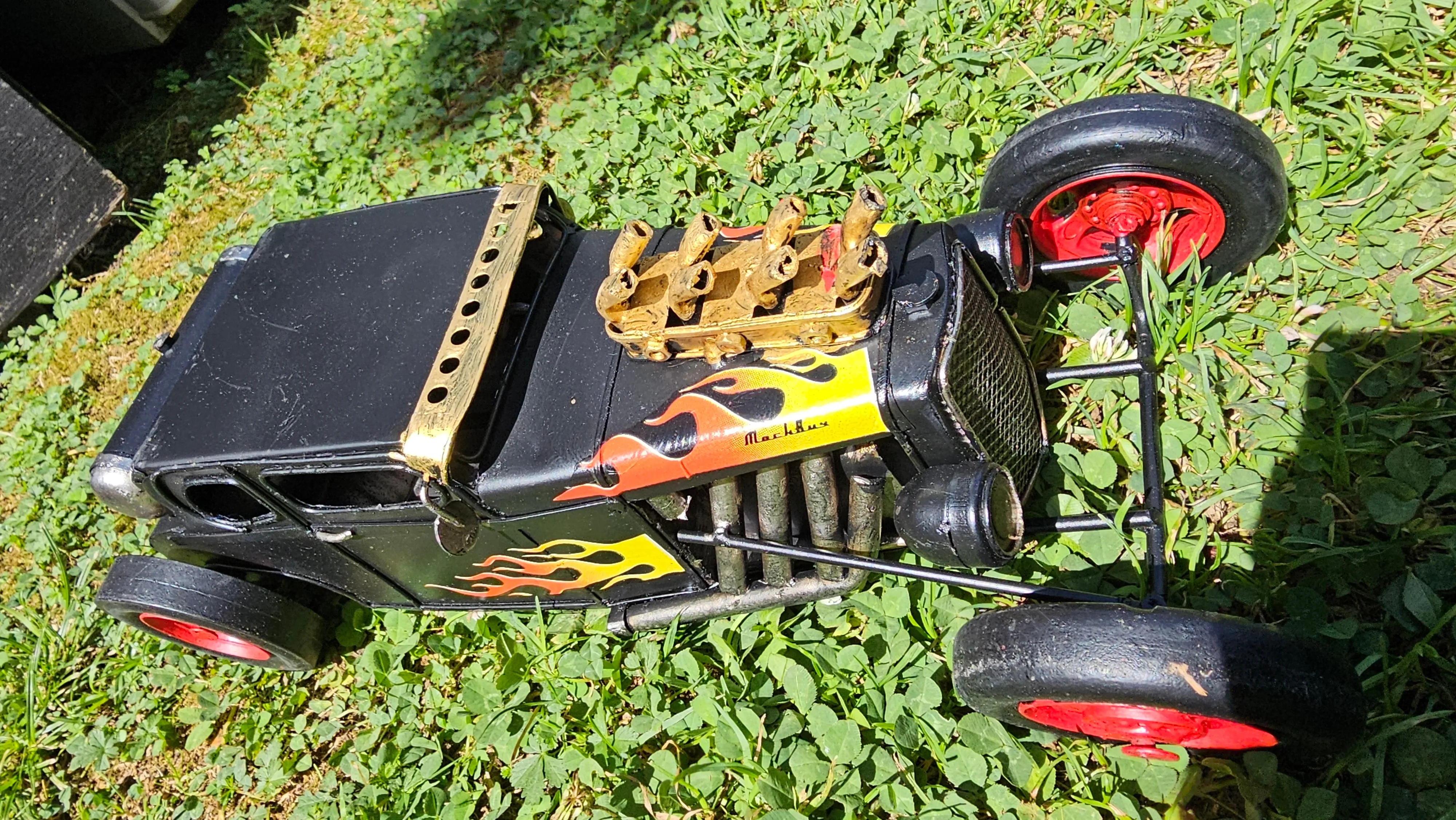 V8 HOT ROD WITH BLOWER